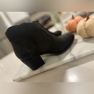 Marc Fisher leather boots size 7.5 Women’s